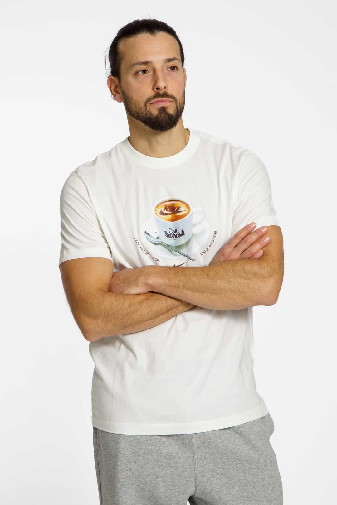 Nike Cafe Swoosh Mug Herren T-Shirt Weiss, Herren, Größe: M