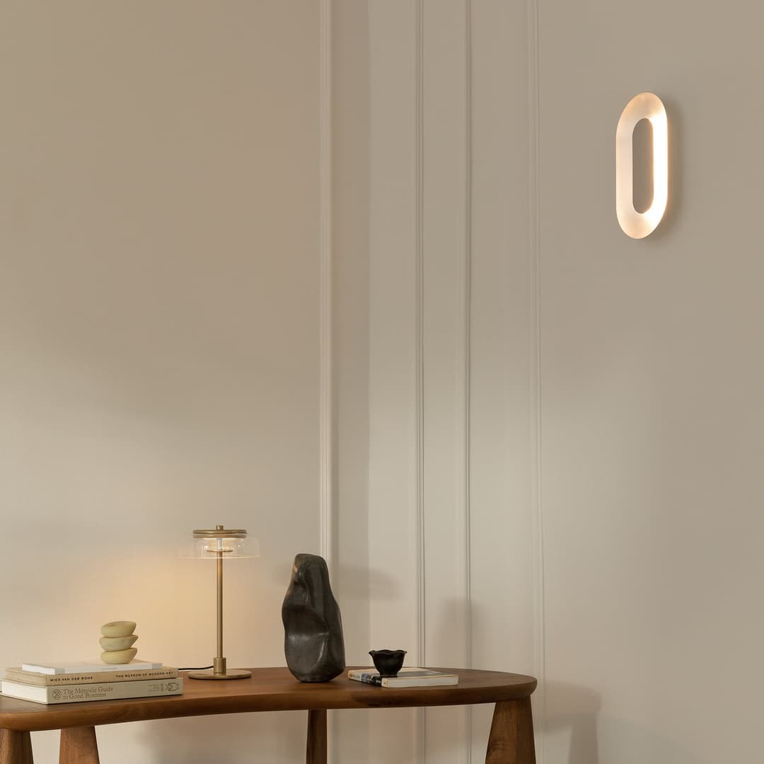 Sasi LED-Wandlampe, Höhe 29 cm, silberfarben, Metall - Nuura - Wohnzimmer - Skandinavisch - Einflammig