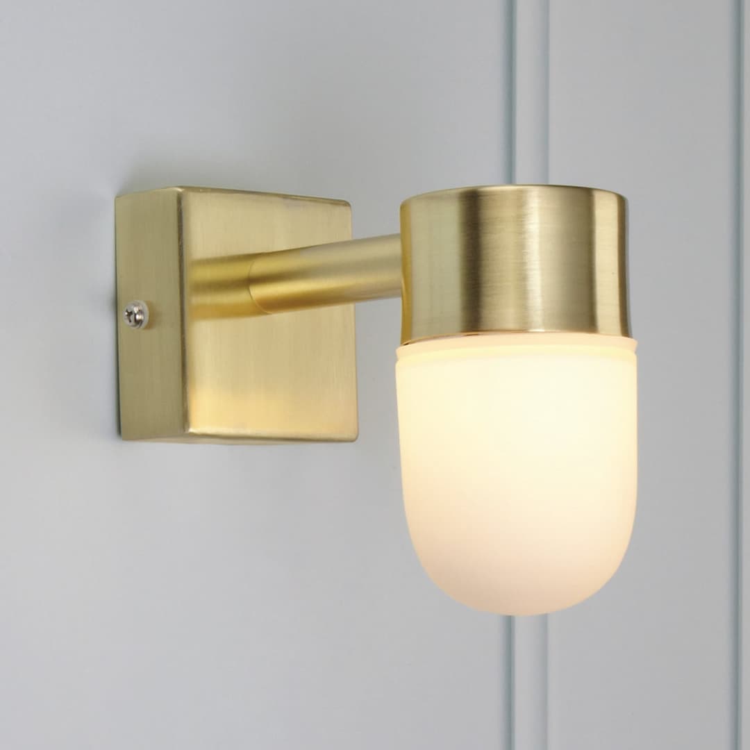 Menton Wandleuchte IP44 Brass/Opal - Markslöjd - Badezimmer - Modern - Metall - Einflammig
