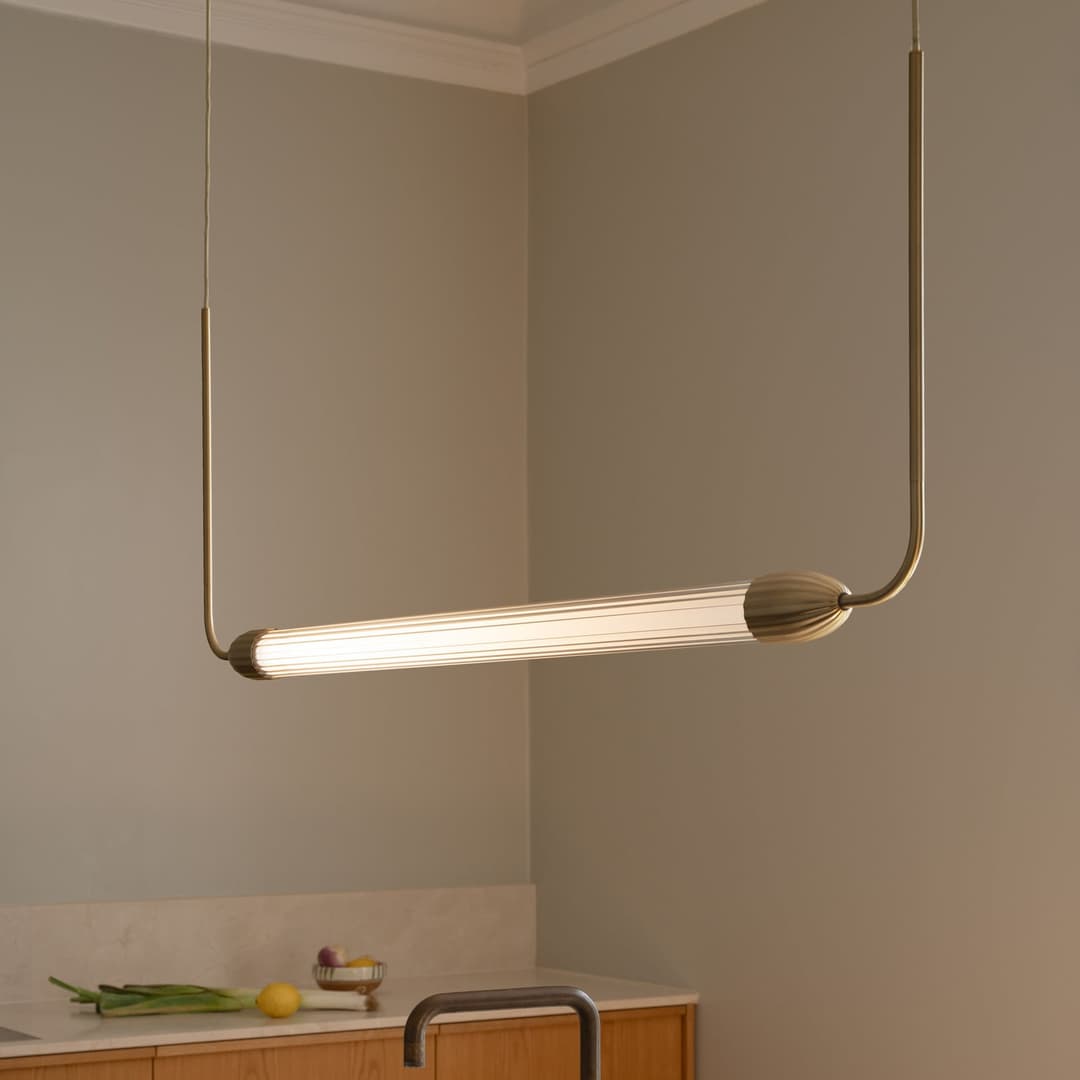 LEMON SQUEEZE LINEAR Hängelampe, messing 138 cm GU10 - UMAGE - Esszimmer - Design - Metall - Einflammig