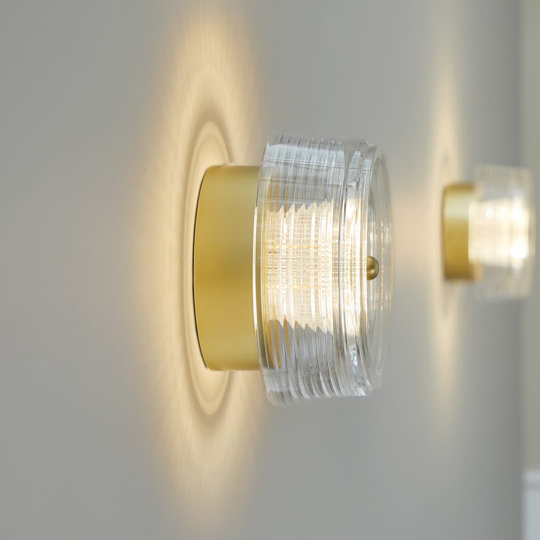 Glow Wandleuchte Matt Gold - Loom Design - Wohnzimmer - Modern - Kunststoff - Mit Schirm