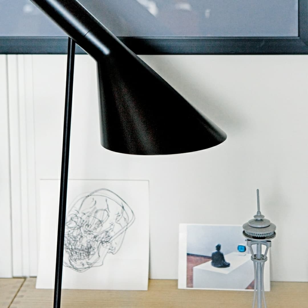 AJ Tischleuchte Schwarz - Louis Poulsen - Wohnzimmer - Design - Metall - Einflammig