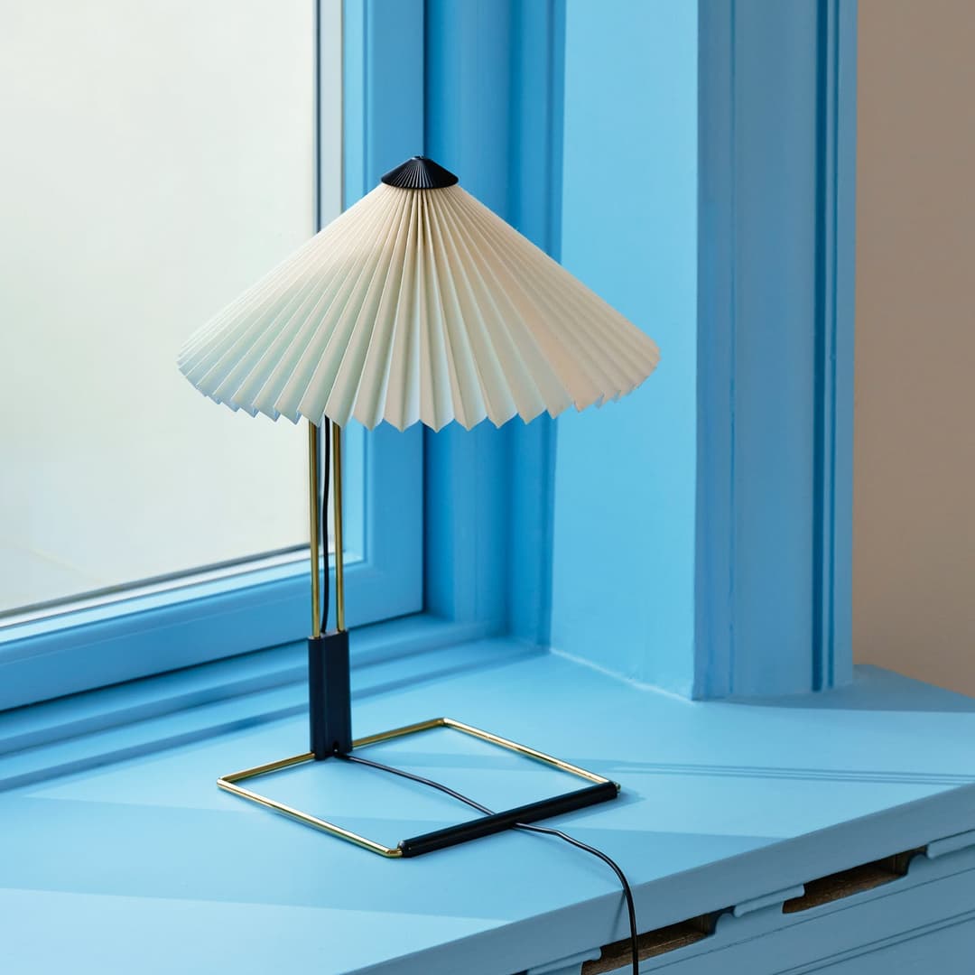 Matin LED-Tischlampe, weiß/messing, Höhe 38 cm - Hay Matin 300 - Wohnzimmer - Design - Metall - Mit Schirm