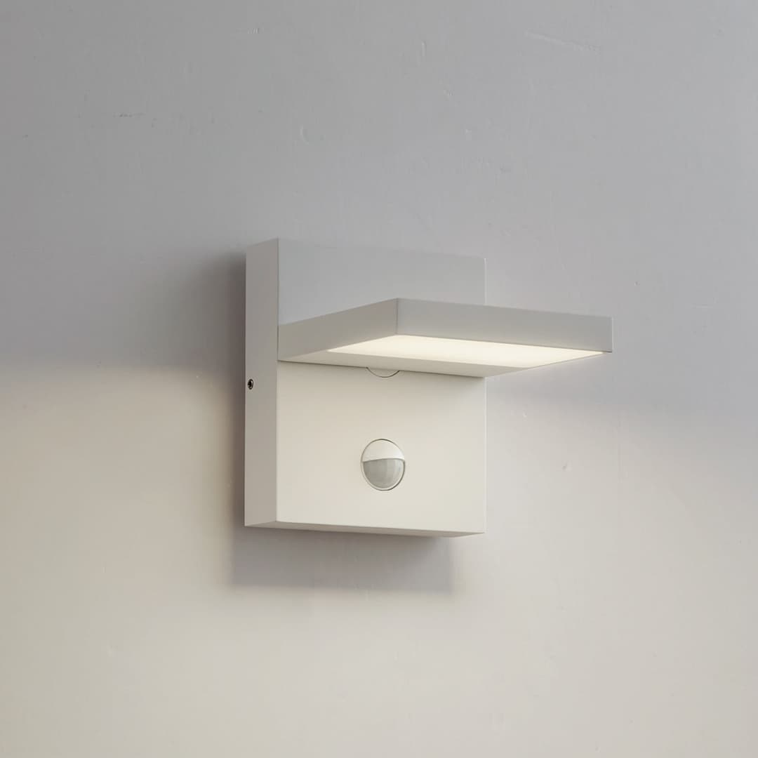 Silvan LED-Außenwandlampe weiß, Sensor, IP54, 16cm - Lucande - Terrasse - Modern - Aluminium - Eckig