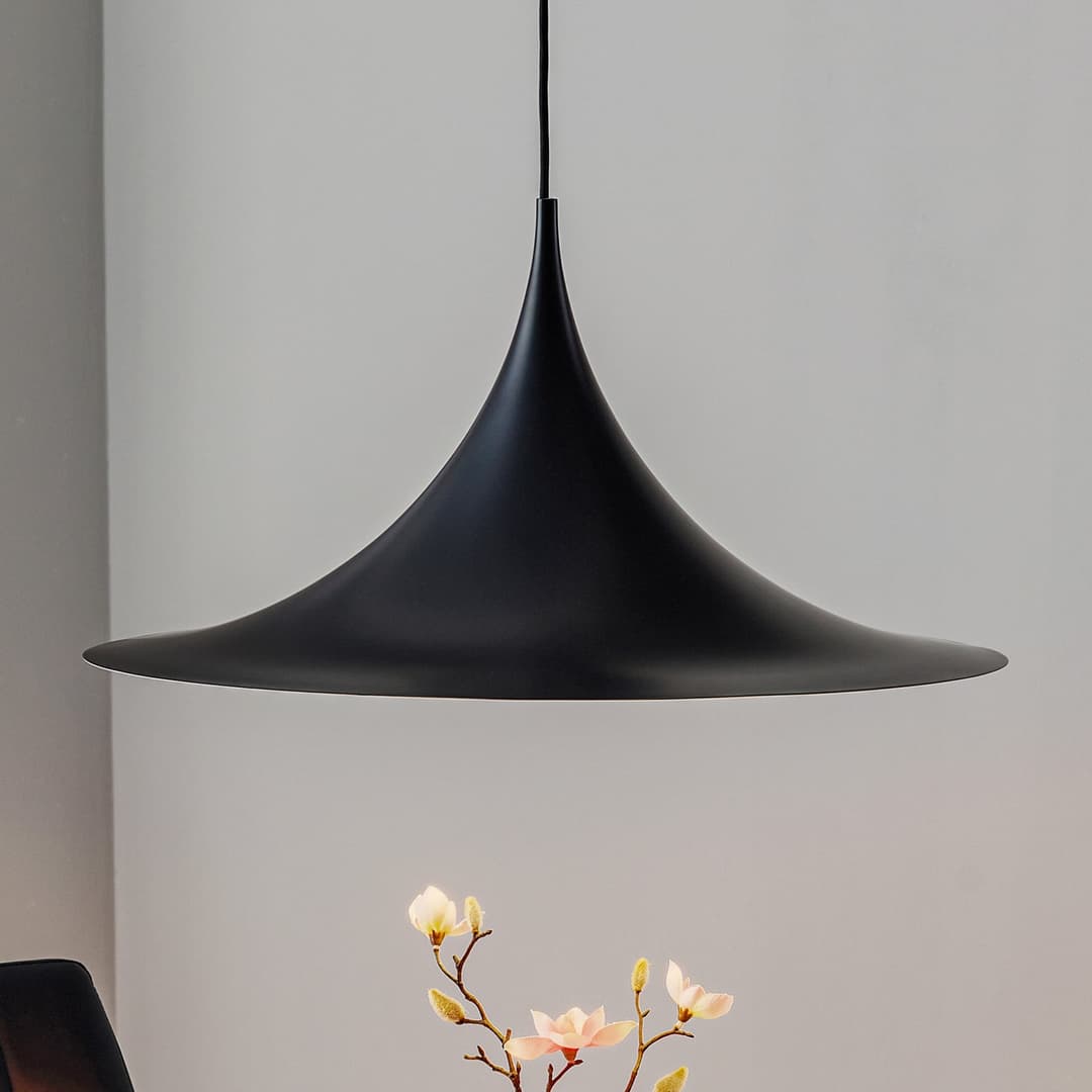 Semi Pendelleuchte Ø60 Matt Schwarz - GUBI - Wohnzimmer - Design - Metall - Einflammig