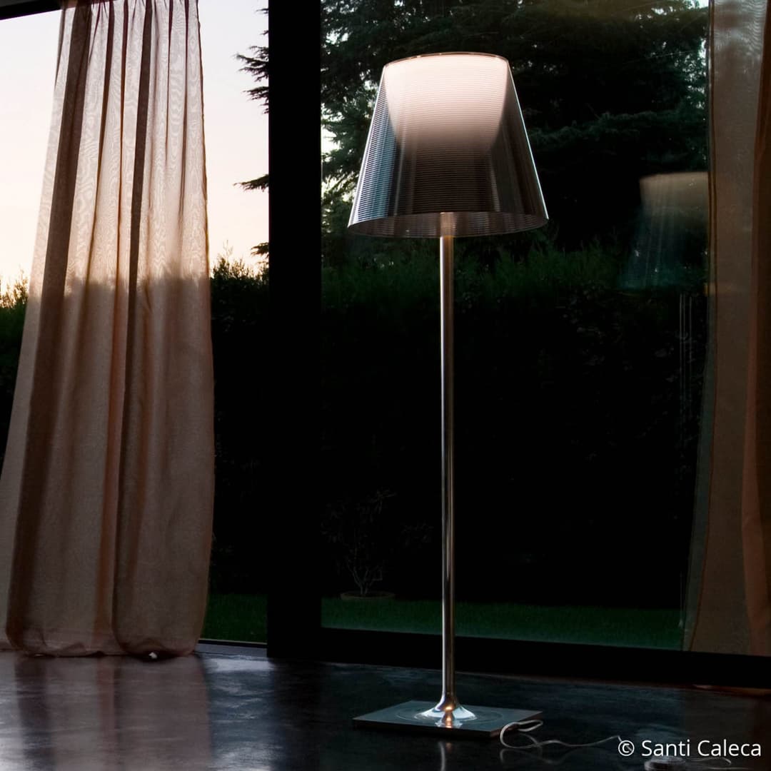 KTribe F3 Stehleuchte Smoke - Flos - Wohnzimmer - Design - Kunststoff - Mit Schirm