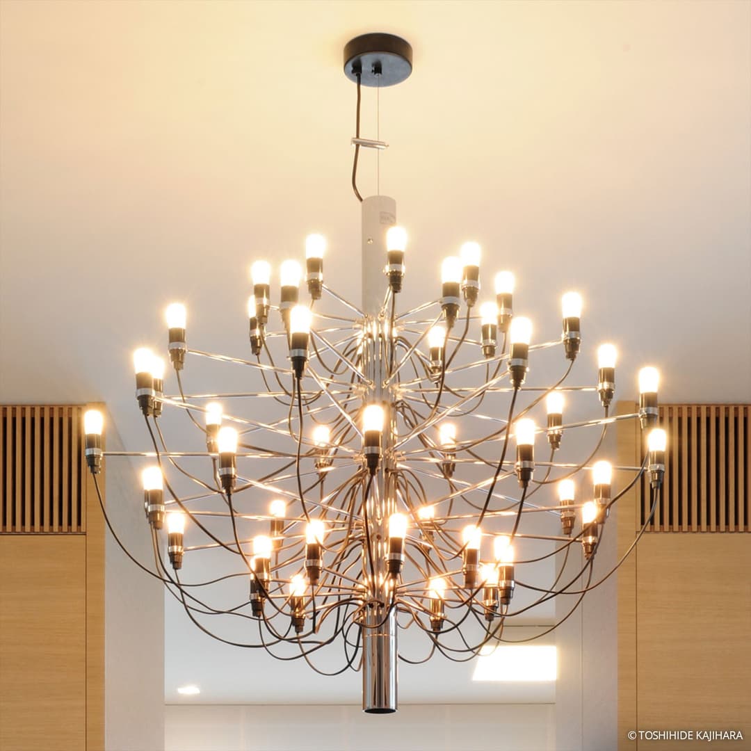 2097/30 Kronleuchter 30-flammig chrom frosted - FLOS - Wohnzimmer - Design - Metall - Mehrflammig