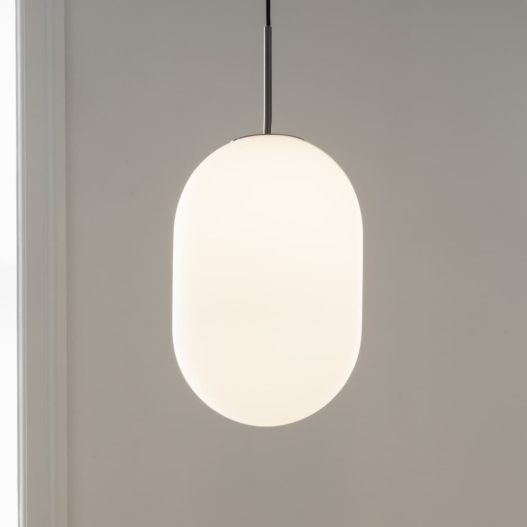 Noor Hängeleuchte, Ø 24 cm, opal/schwarz, Glas - Watt & Veke - Wohnzimmer - Modern