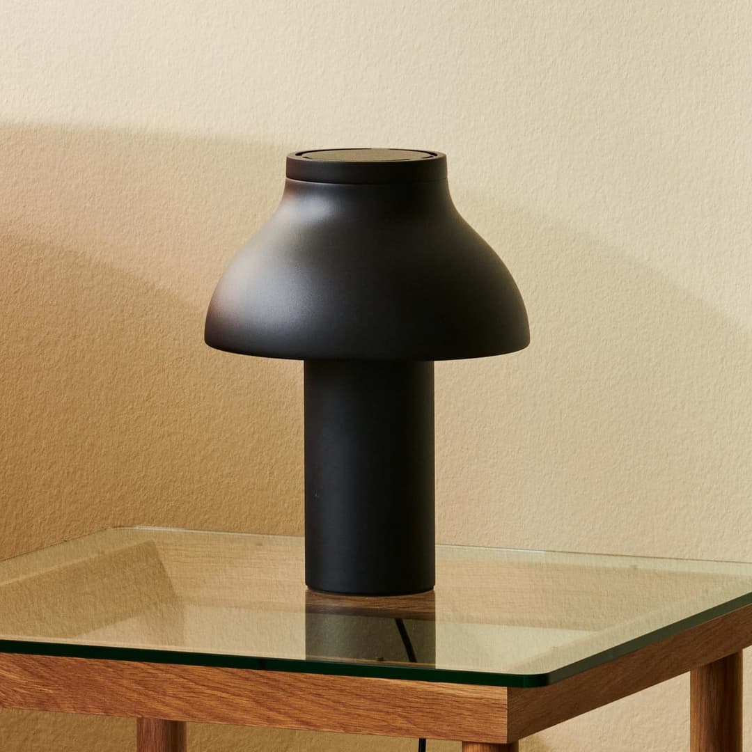 PC Tischleuchte S Soft Black/Alu - HAY - Wohnzimmer - Design - Metall - Mit Schirm