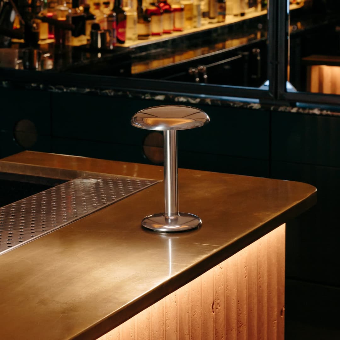 Gustave Portable Tischleuchte Polished Silver - Flos Flos Architectural - Terrasse - Design - Metall - Mit Schirm