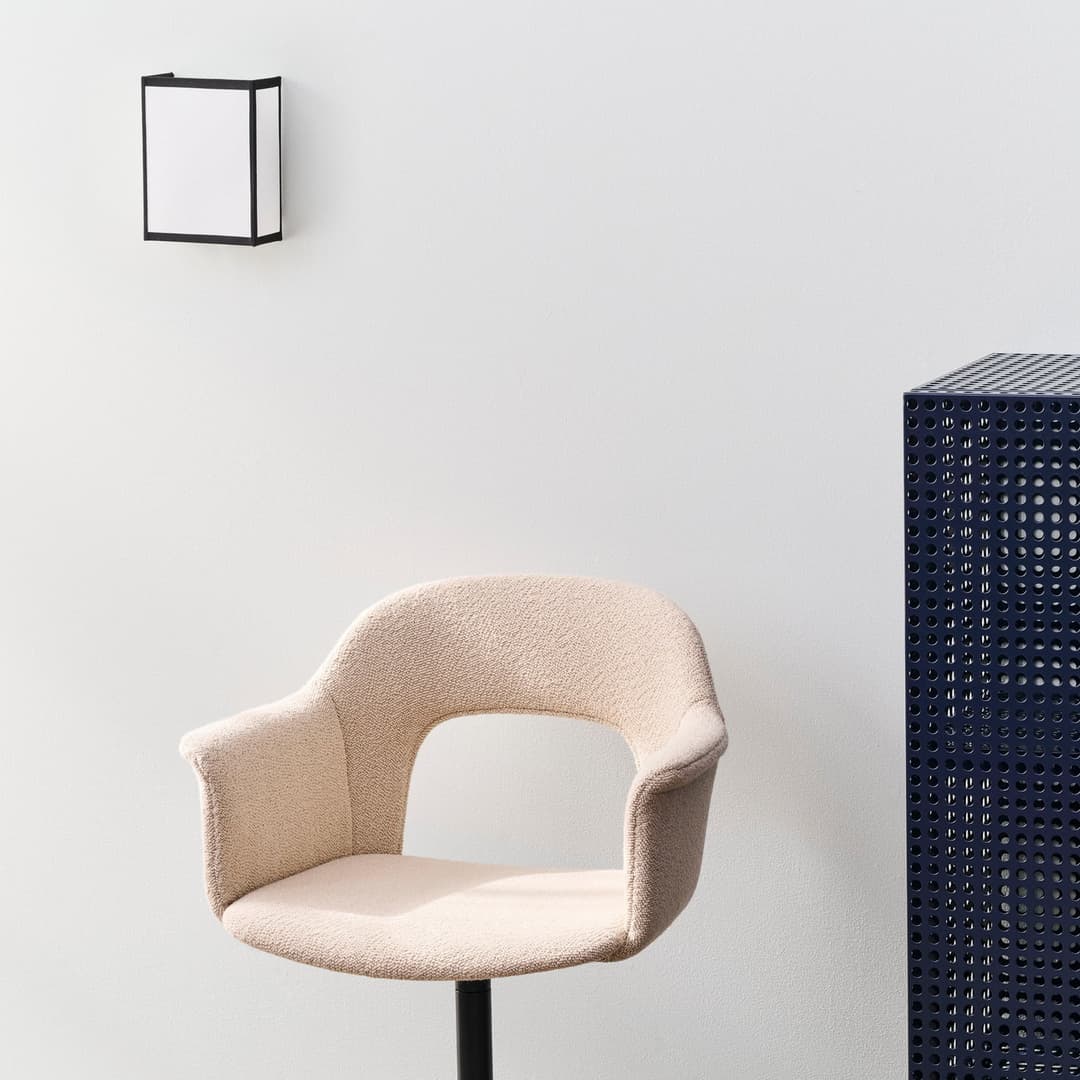Ava Wandleuchte, weiß/schwarz, Höhe 21cm, Stecker, E14 - HAY - Flurbereich - Design - Kunststoff - Eckig
