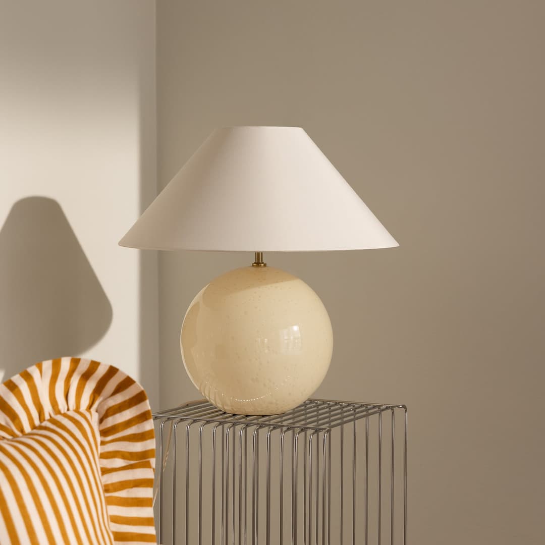 Iris 45 Tischleuchte creme Textil 45 cm - Globen Lighting - Wohnzimmer - Design - Stoff / Textil - Einflammig