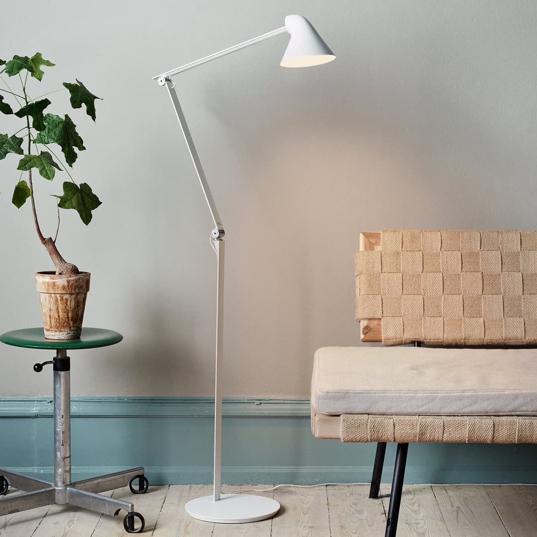 NJP Stehleuchte 3000K Weiß - Louis Poulsen - Wohnzimmer - Design - Metall - Mit Schirm