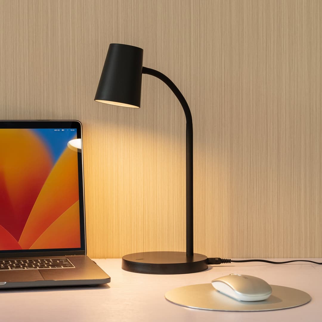 Ailina LED Tischleuchte Black - Lindby - Arbeitszimmer / Büro - Modern - Kunststoff - Einflammig