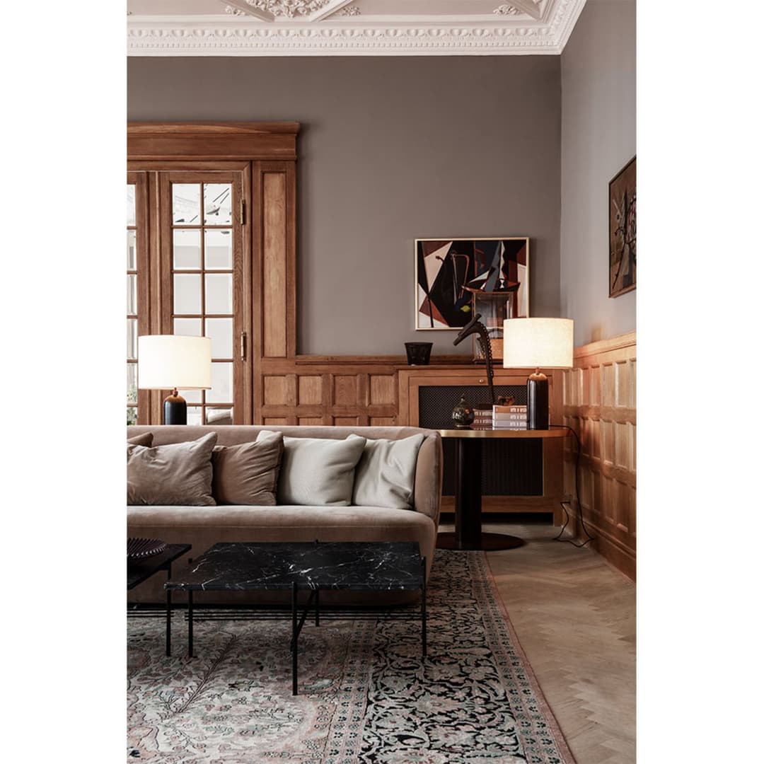 Gravity Tischleuchte Small Grau Marmor/Weiß - GUBI - Wohnzimmer
