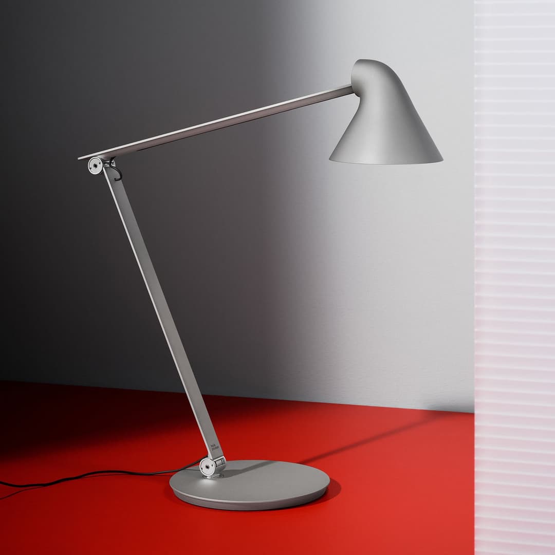 NJP Tischleuchte m/Fuß 2700K Hell Grau - Louis Poulsen - Wohnzimmer - Design - Metall - Einflammig