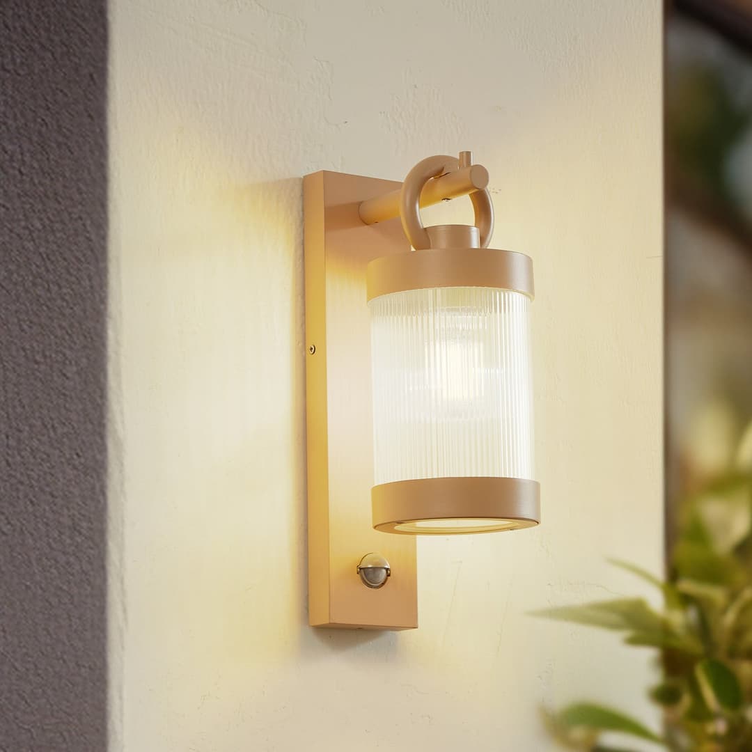 Yrene Außenwandlampe, 20 cm, beige, Sensor, Riffle - Lindby - Terrasse - Modern - Aluminium - Einflammig