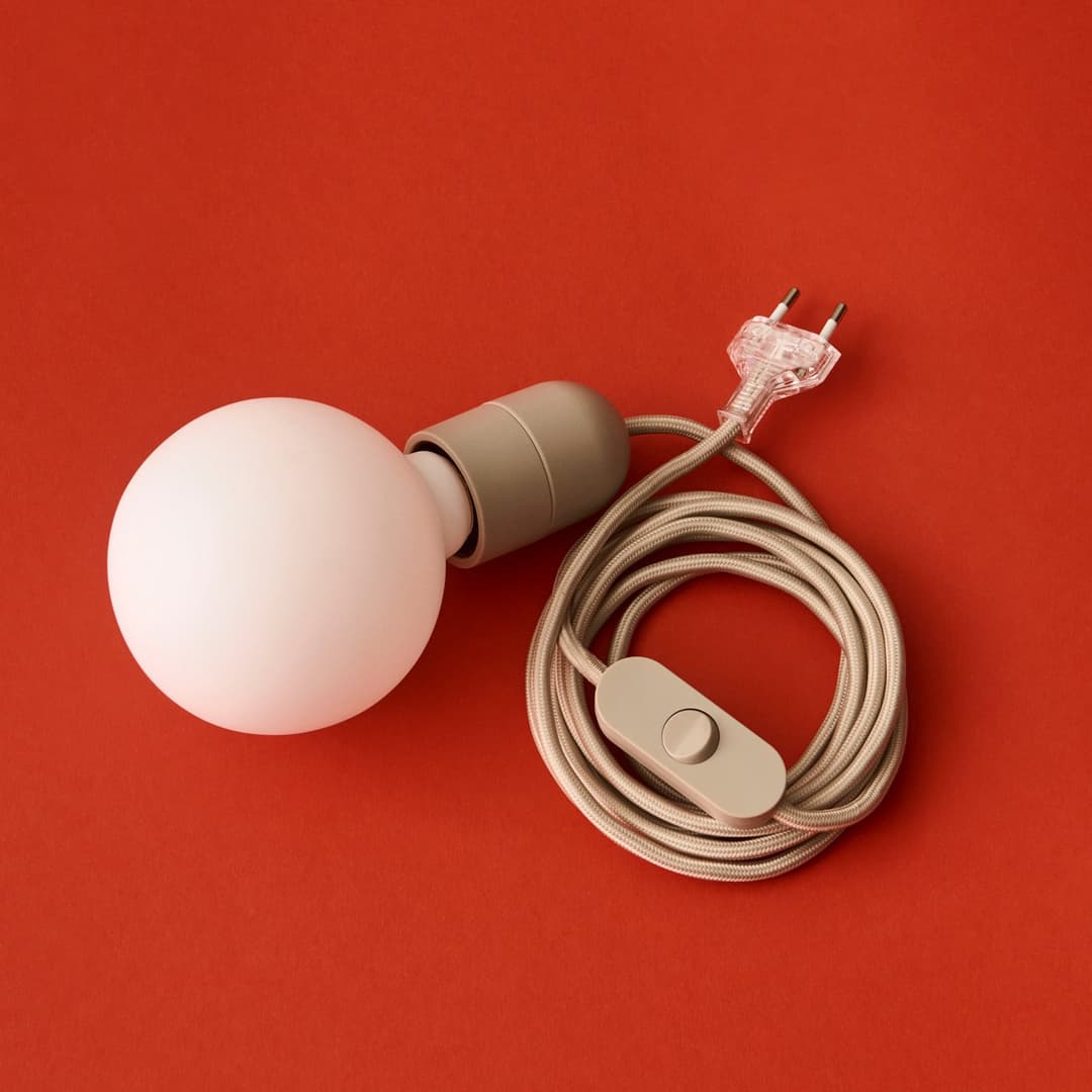 COMMON E27-Lampenfassung, betongrau, Stecker, 2,4 m - HAY - Wohnzimmer - Kunststoff - Einflammig
