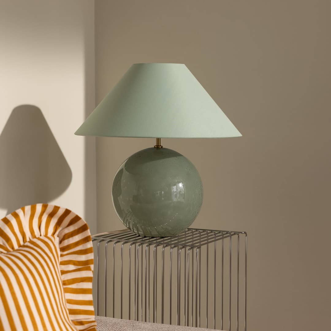 Iris 45 Tischleuchte grün Textil 45 cm - Globen Lighting - Wohnzimmer - Design - Stoff / Textil - Einflammig