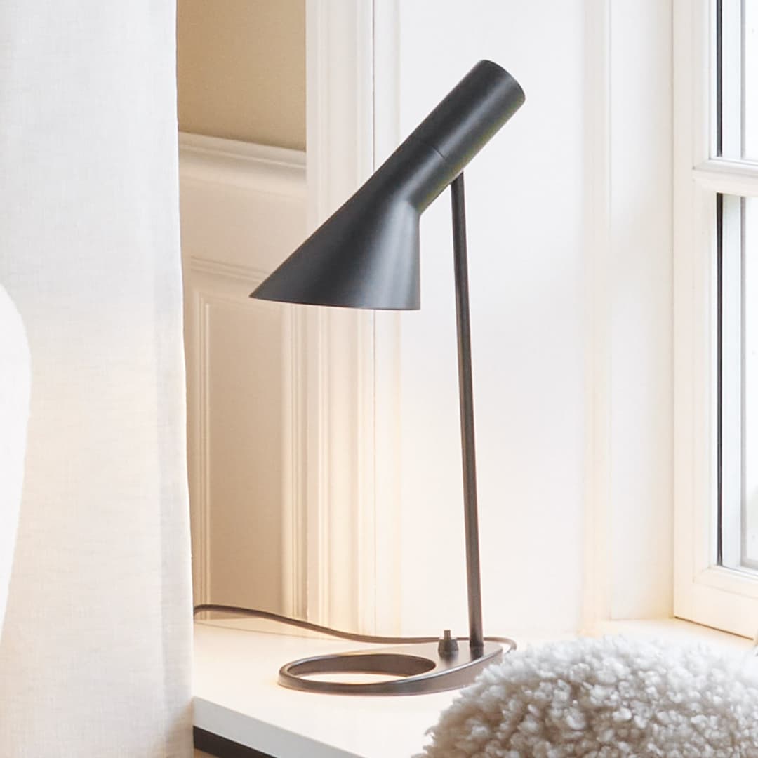 AJ Mini Tischleuchte Sort - Louis Poulsen - Wohnzimmer - Design - Metall - Einflammig