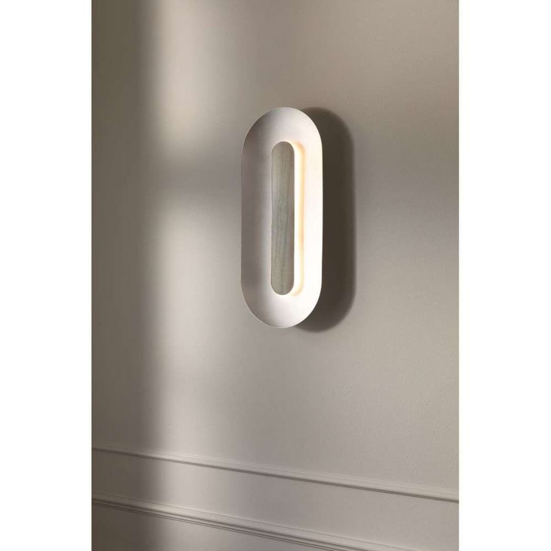 Sasi LED-Wandlampe, Höhe 65 cm, silberfarben, Metall - Nuura - Wohnzimmer - Skandinavisch - Einflammig