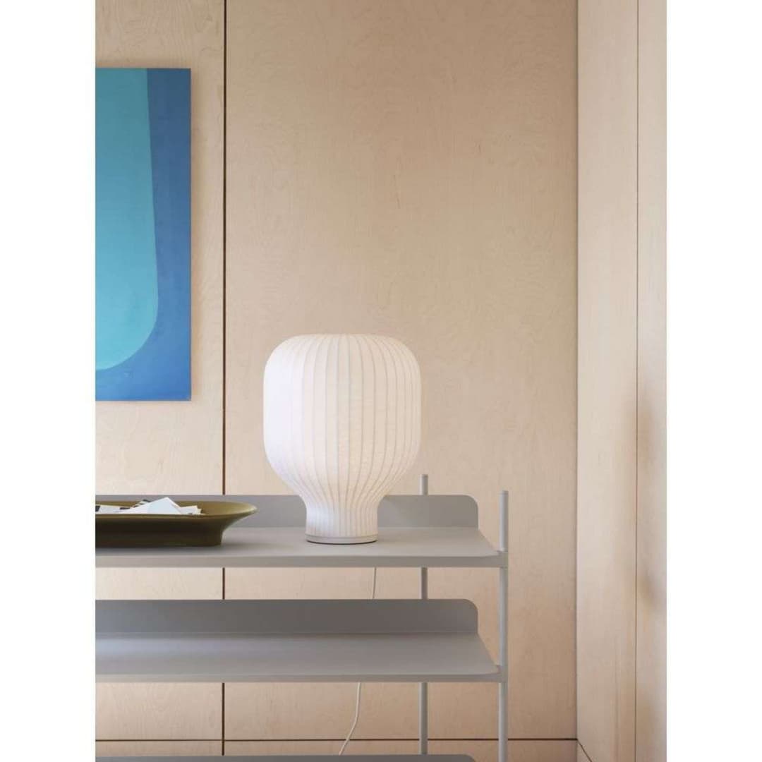Strand Tischleuchte H39,1 White - Muuto - Wohnzimmer - Stoff / Textil