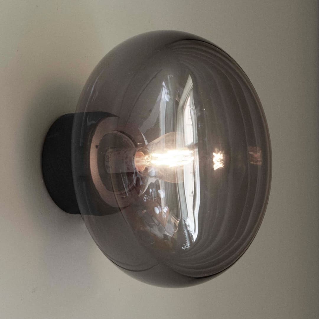 Karl-Johan Wandlampe, grau, Holz, Glas, Ø 23 cm - New Works - Wohnzimmer - Design - Rund