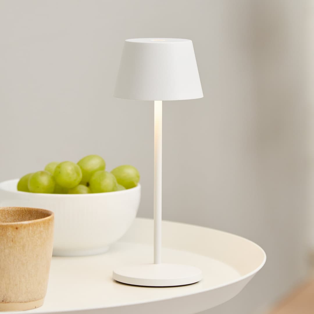 Modi Micro Portable Tischleuchte IP65 White - Loom Design - Terrasse - Modern - Aluminium - Mit Schirm