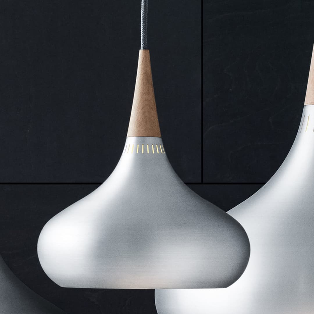 Orient P1 Pendelleuchte Matt Alu/Eiche - Fritz Hansen - Wohnzimmer - Design - Metall - Einflammig