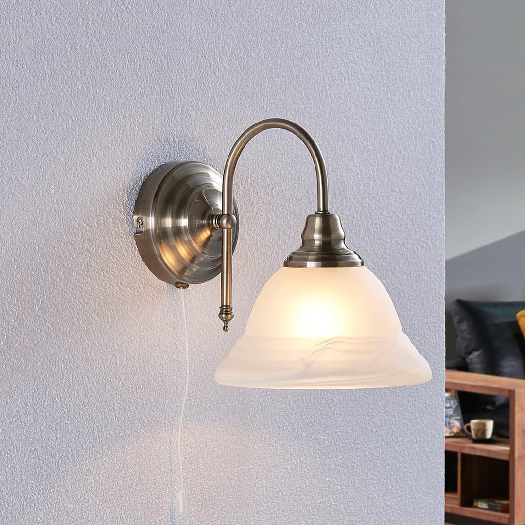 Hanna Wandleuchte Antique Brass/Opal - Lindby - Wohnzimmer - Antik - Glas - Einflammig