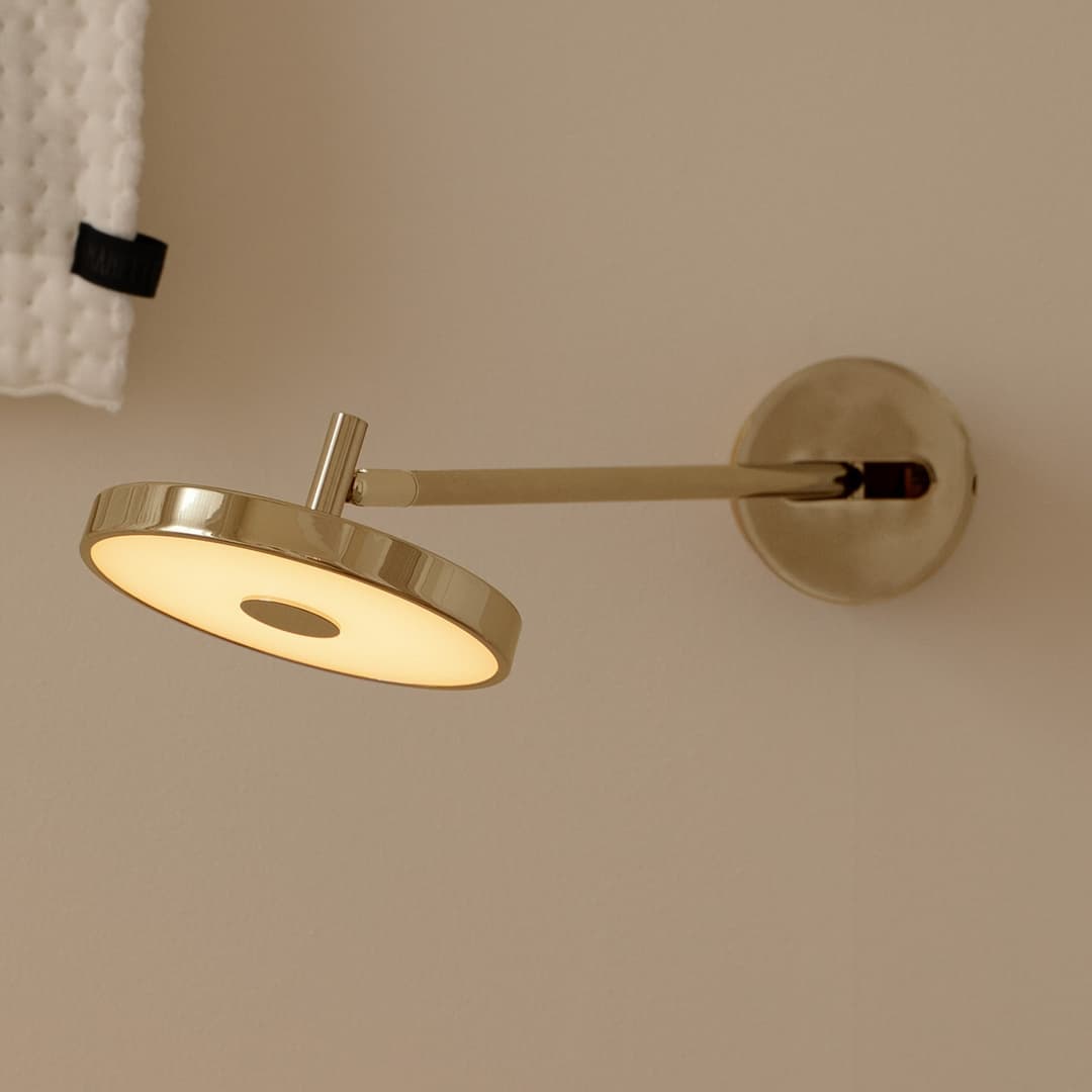Asteria LONG HW LED-Wandlampe messing poliert 45 cm - UMAGE - Wohnzimmer - Design - Metall - Einflammig