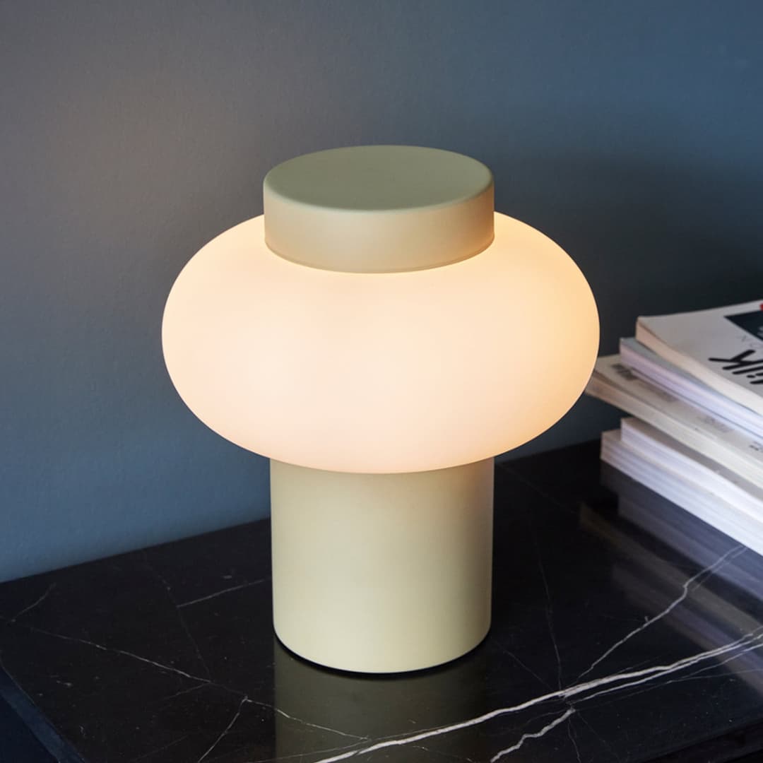 Camp Tischleuchte H25 Opal/Yellow - Hübsch - Wohnzimmer - Vintage - Glas - Einflammig