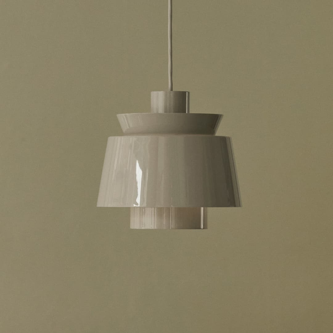 Utzon JU1 Hängeleuchte, Ø 22 cm, grau-beige - &TRADITION - Wohnzimmer - Design - Metall - Mit Schirm