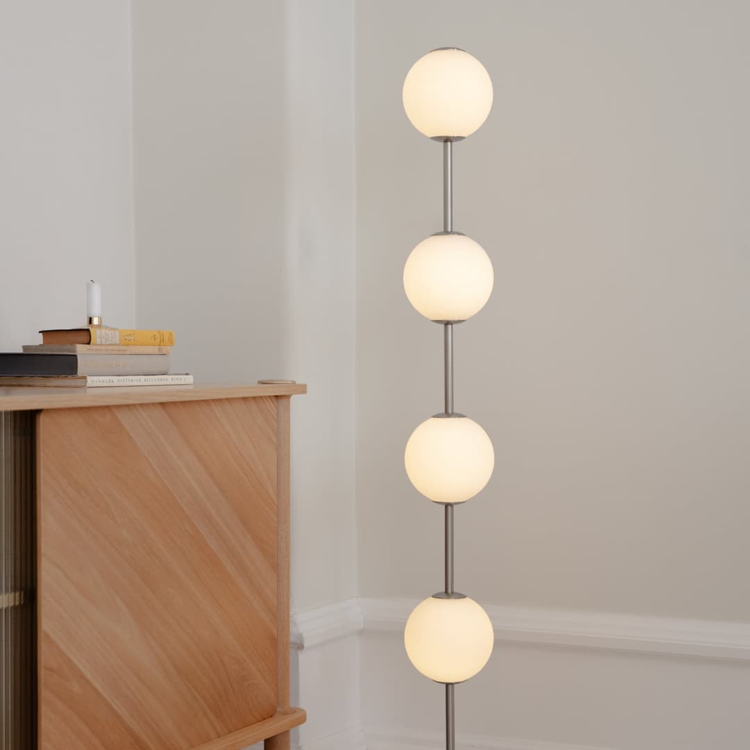 Audrey LED-Stehlampe, stahlfarben Höhe 128 cm 4-flg. - UMAGE - Wohnzimmer - Design - Metall - Mehrflammig