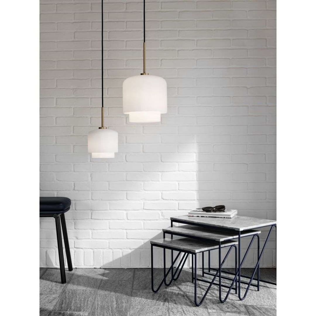 Megumi Pendelleuchte, Ø 18 cm, messing/opal PLEASE WAIT to be SEATED - Esszimmer - Glas