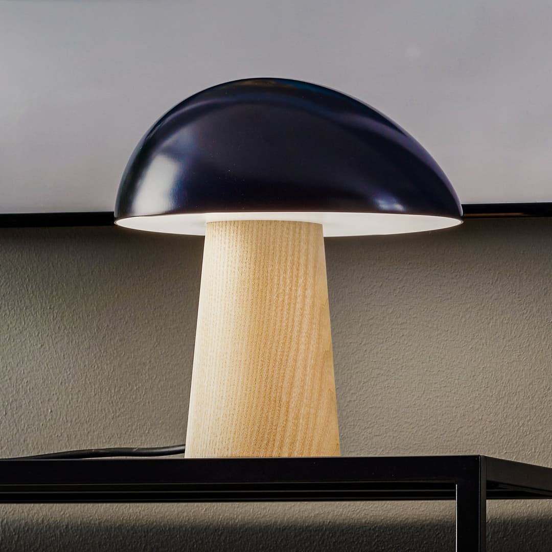 Night Owl Tischleuchte Matt Midnight Blue/Ash - Fritz Hansen - Wohnzimmer - Design - Holz - Mit Schirm