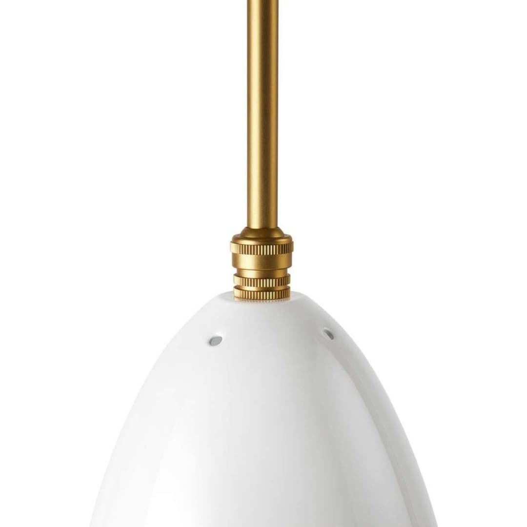 Gräshoppa Pendelleuchte Glossy Alabaster White/Brass - GUBI - Wohnzimmer - Metall