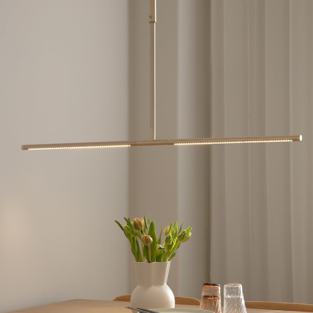Omni LED-Hängelampe messingfarben Länge 107cm 2-flg. - UMAGE - Esszimmer - Design - Aluminium - Mehrflammig