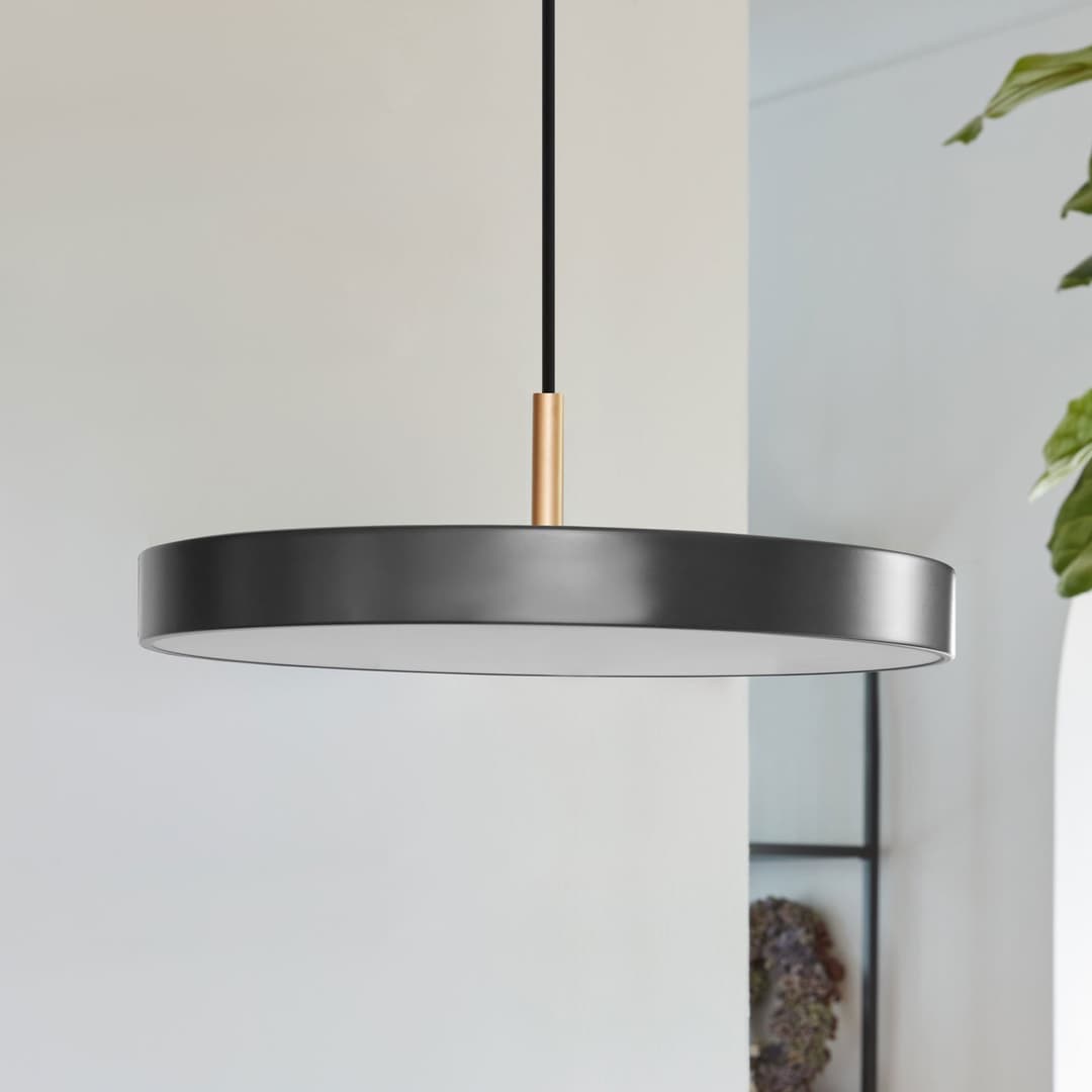 Asteria Mini LED-Hängelampe, anthrazit/messing 31 cm - UMAGE - Wohnzimmer - Design - Metall - Einflammig