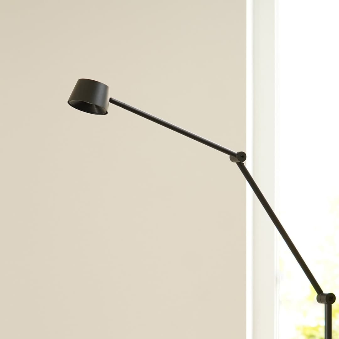 Direction F2 LED-Stehleuchte, schwarz, Höhe 130cm - Antidark - Wohnzimmer - Modern - Metall - Einflammig