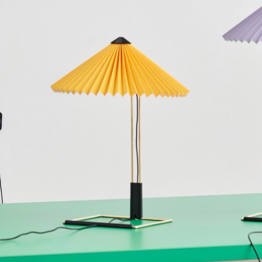 Matin LED-Tischlampe, gelb/messing, Höhe 38 cm - Hay Matin 300 - Wohnzimmer - Design - Metall - Mit Schirm