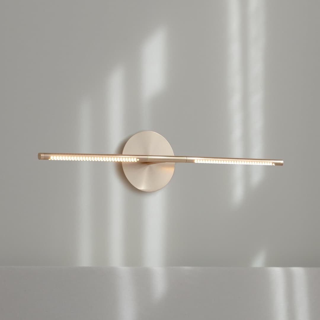 Omni Wandleuchte Brushed Brass - UMAGE - Wohnzimmer - Design - Metall - Balken