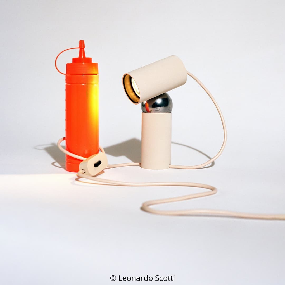 Tischlampe Bilboquet, beige, 20 cm, drehbar, GU10 - Flos - Wohnzimmer - Design - Kunststoff - Einflammig