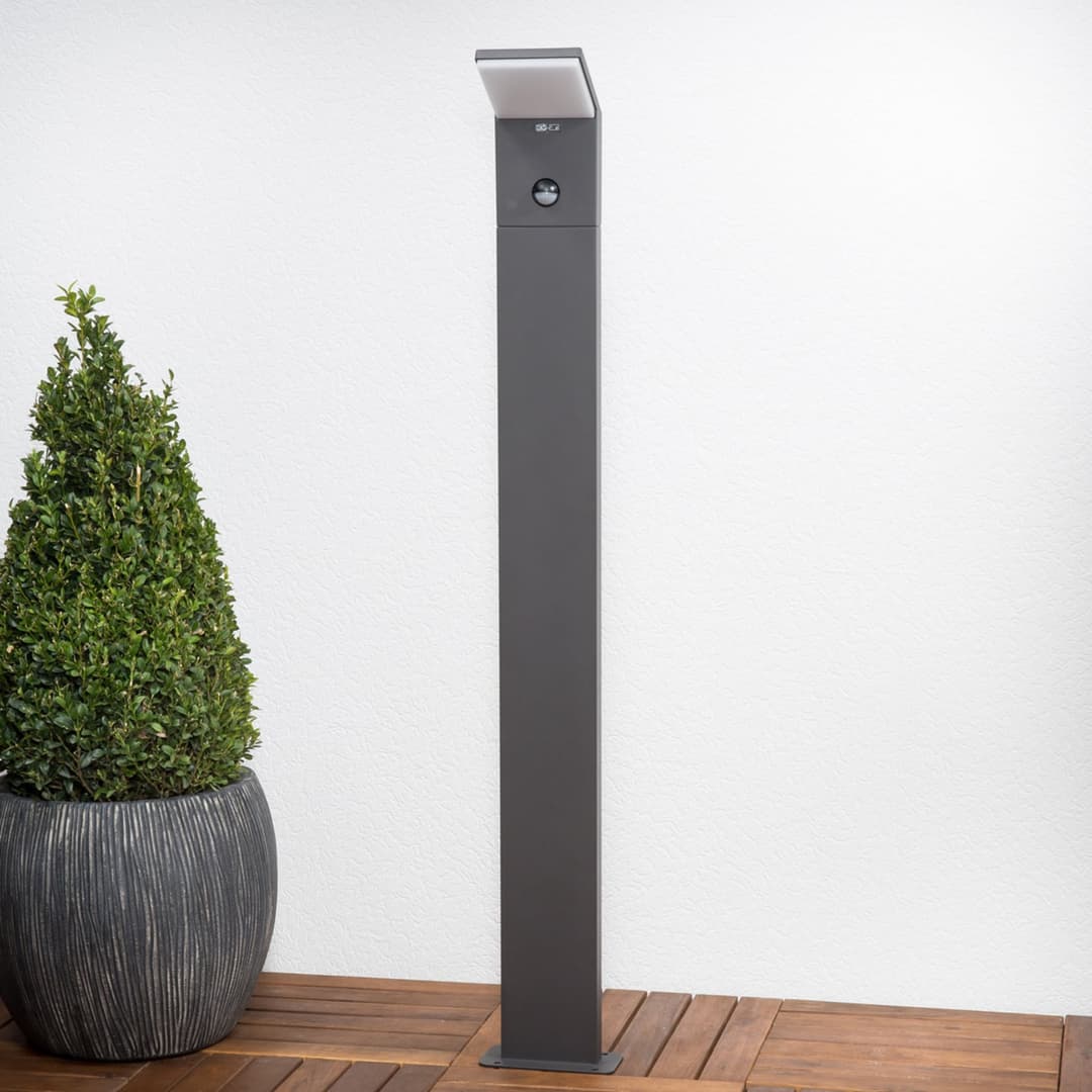 Nevio LED Gartenleuchte H100 w/Sensor Graphite - Lucande - Terrasse - Modern - Metall - Einflammig