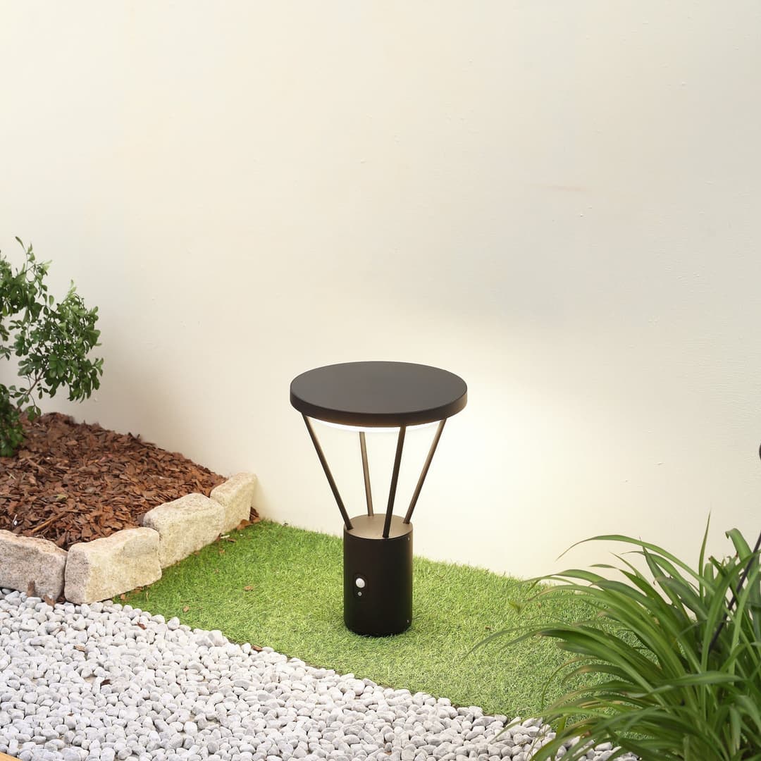 Elario Solarzelle Lampe W/Sensor H44,5 Schwarz - Lucande - Terrasse - Modern - Aluminium - Einflammig