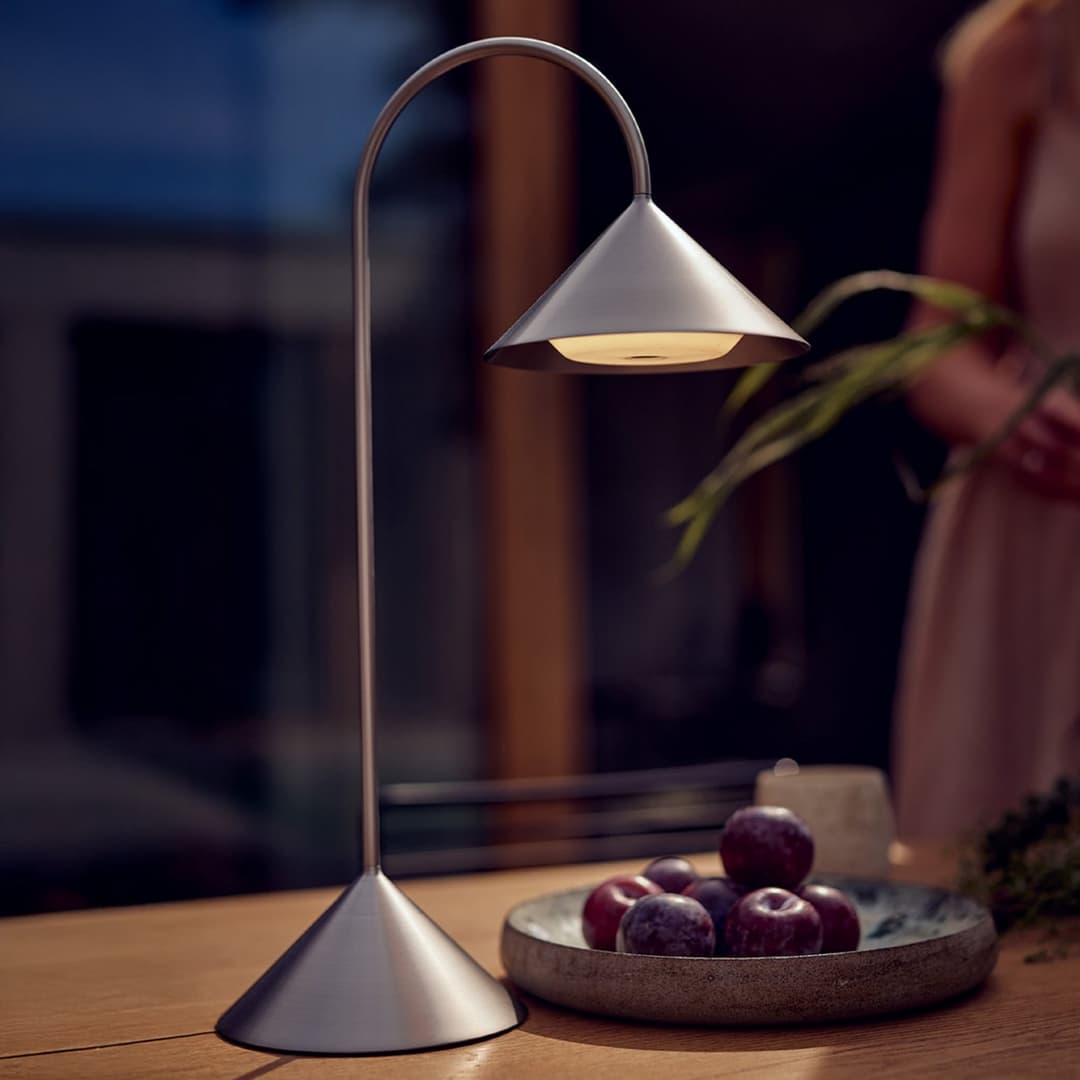 Grasp LED-Akku-Tischlampe, edelstahl, Höhe 47 cm, Metall - FRANDSEN - Balkon - Design - Einflammig