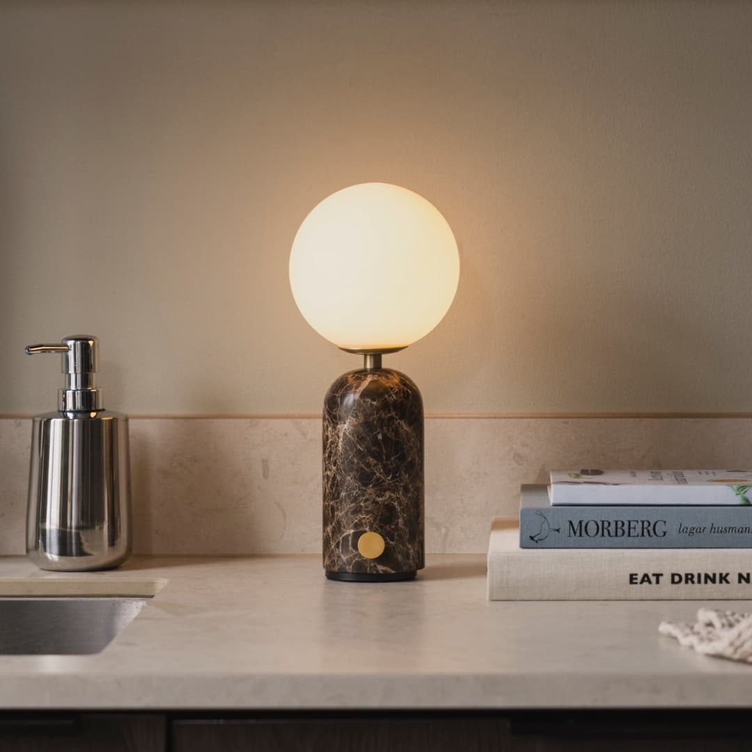 Torrano PORTABLE Tischlampe, Marmor braun - Globen Lighting - Wohnzimmer - Design - Stein - Einflammig