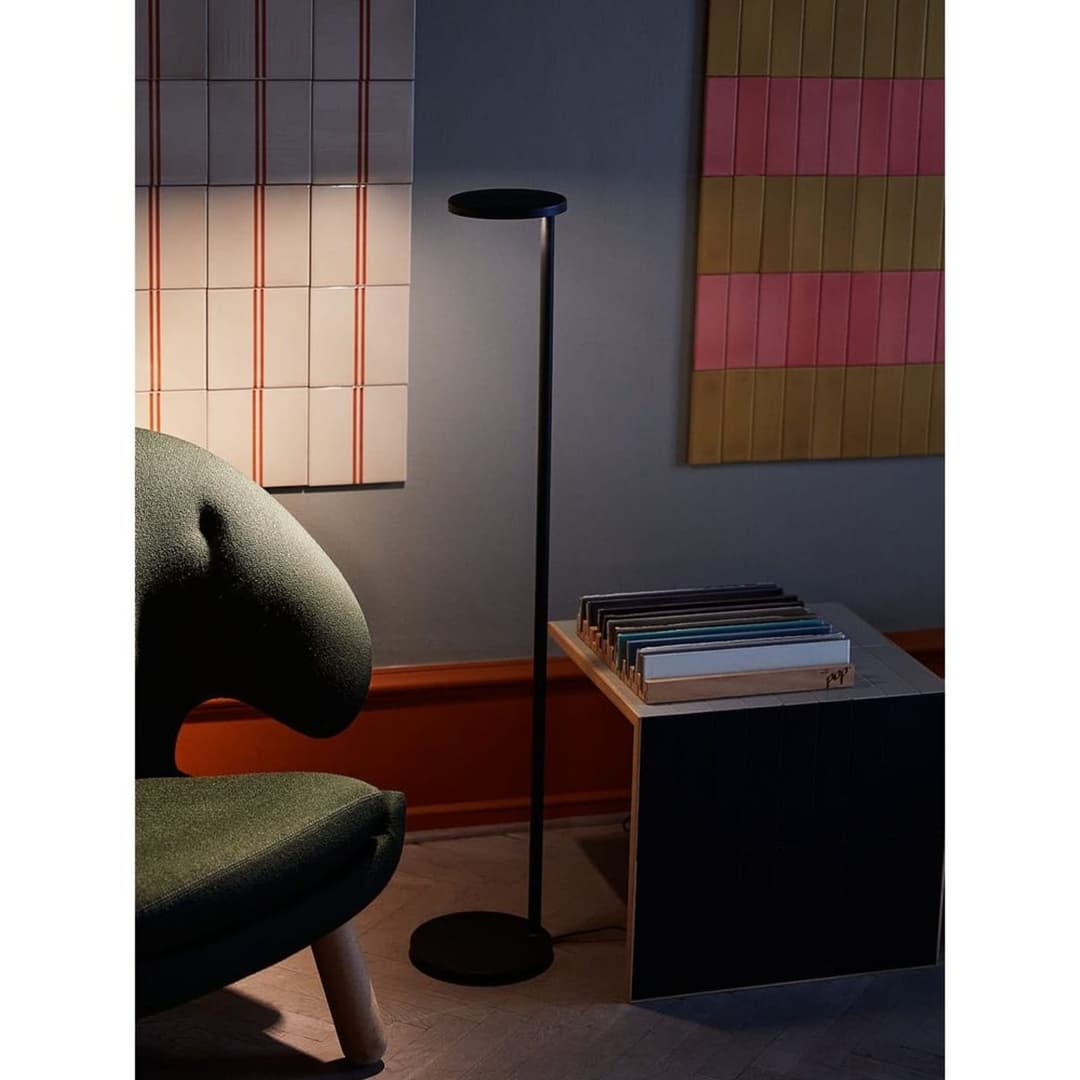 Oblique F Stehleuchte 2700K USB-C Matt Anthracite - Flos - Wohnzimmer - Aluminium