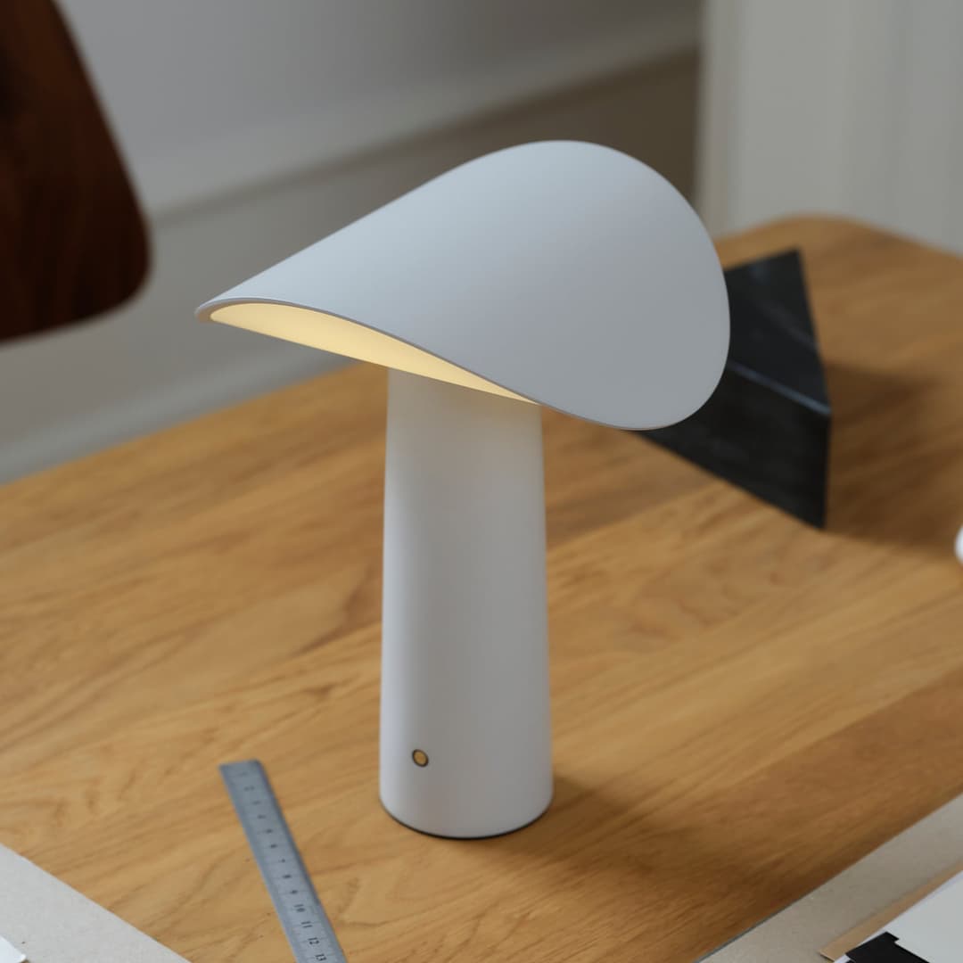Lium LED-Akku-Tischleuchte, grau, 2.700 K, USB - GEJST - Wohnzimmer - Modern - Aluminium - Einflammig