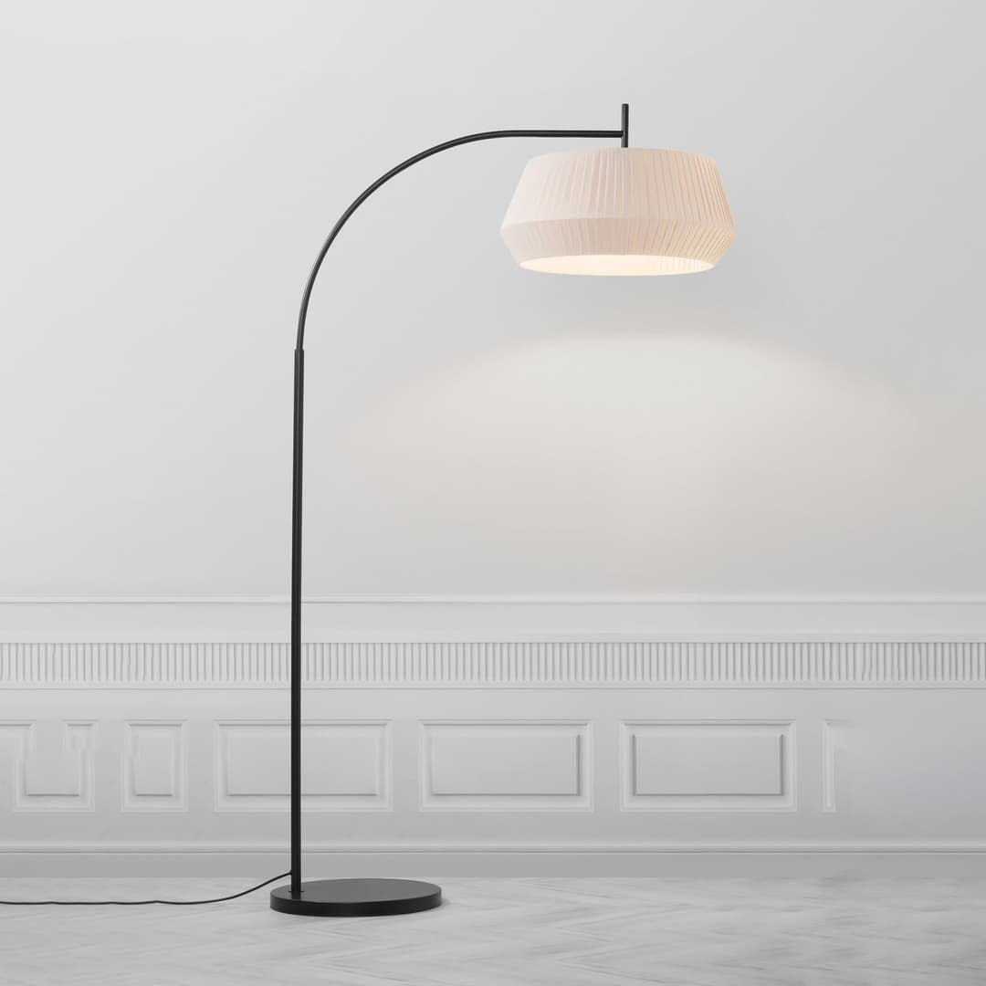 Dicte Stehleuchte, handgebundener Schirm, beige - Nordlux - Wohnzimmer - Skandinavisch - Stoff / Textil - Einflammig